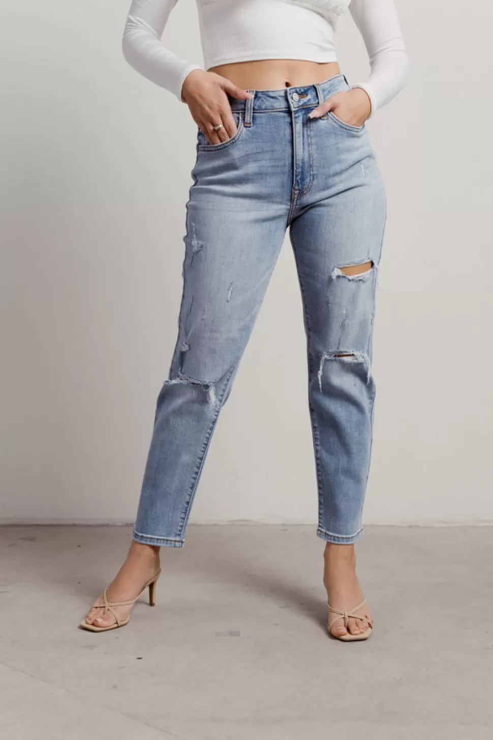 Denim*Tobi Atwater Village High Rise Distressed Relaxed Crop Jeans Light Wash