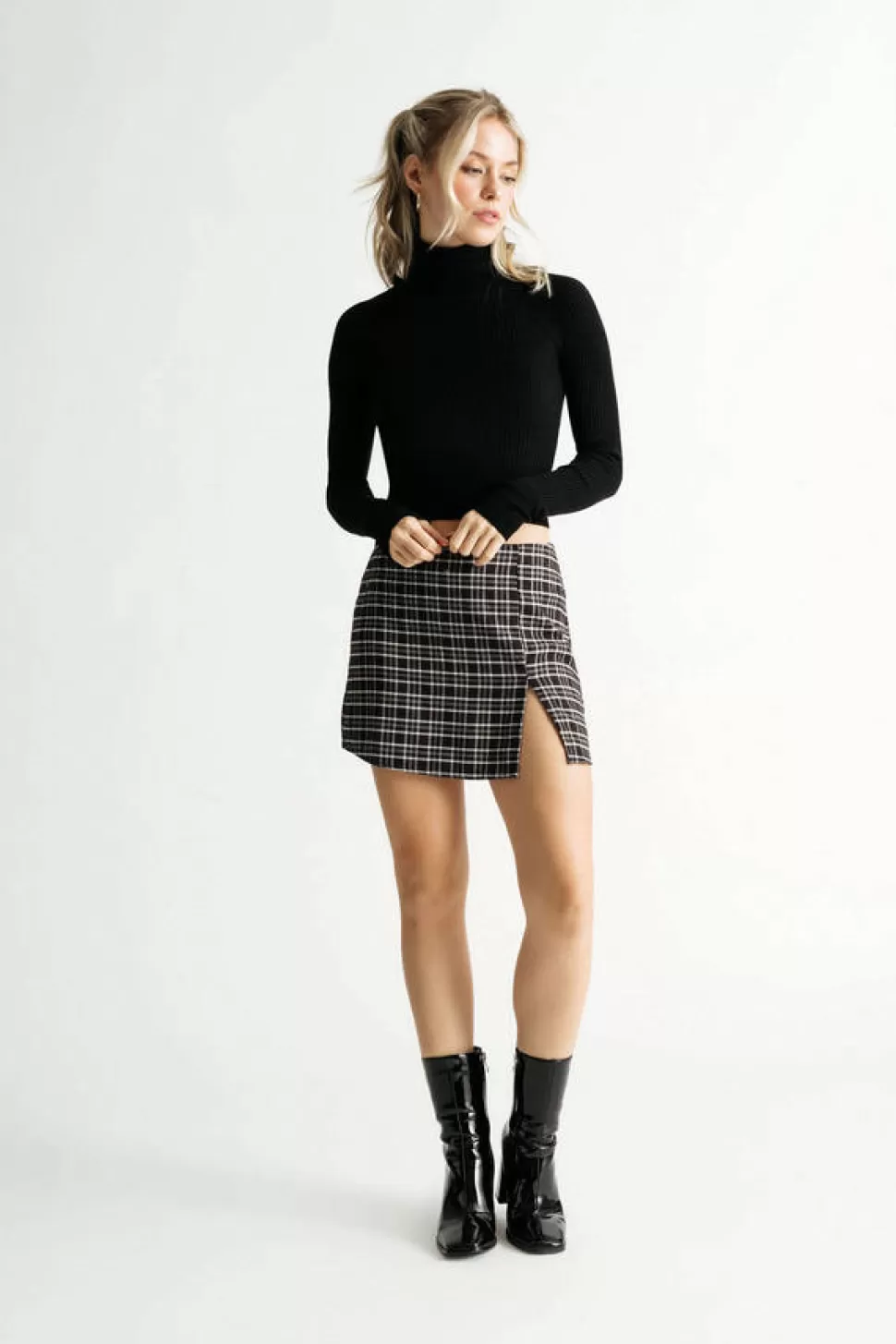 Skirts*Tobi Follow The Sun Plaid Mini Skirt Black | Olive