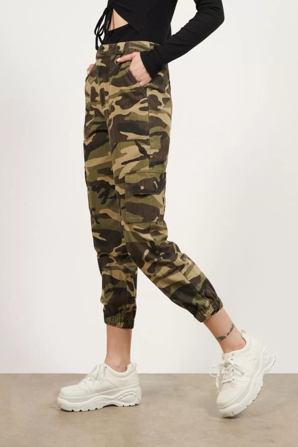 Jogger Pants*Tobi Hide Outside Camo Print Cargo Joggers Olive