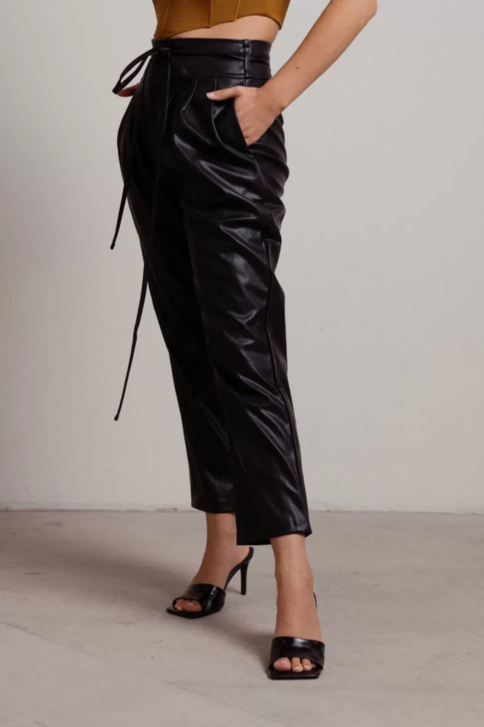 Pants*Tobi Lizzo Faux Leather Pleated Trouser Black