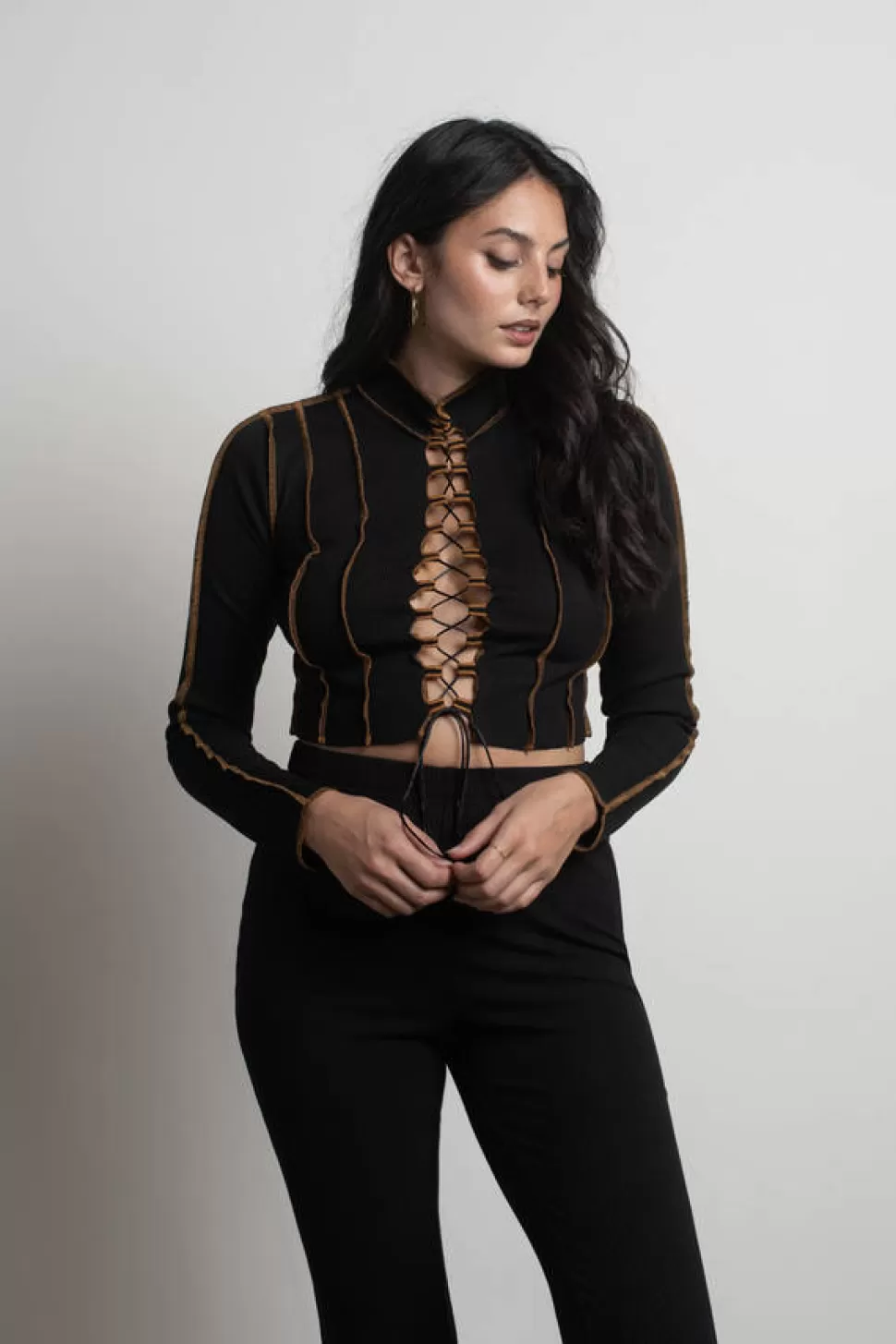 Sexy Tops*Tobi Moira Contrast Exposed Stitch Lace Up Crop Top Black