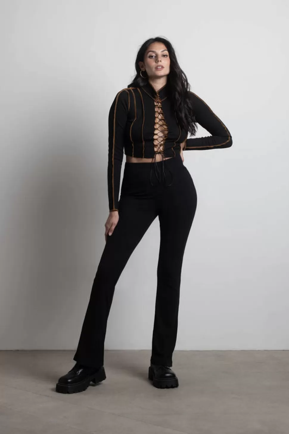 Sexy Tops*Tobi Moira Contrast Exposed Stitch Lace Up Crop Top Black