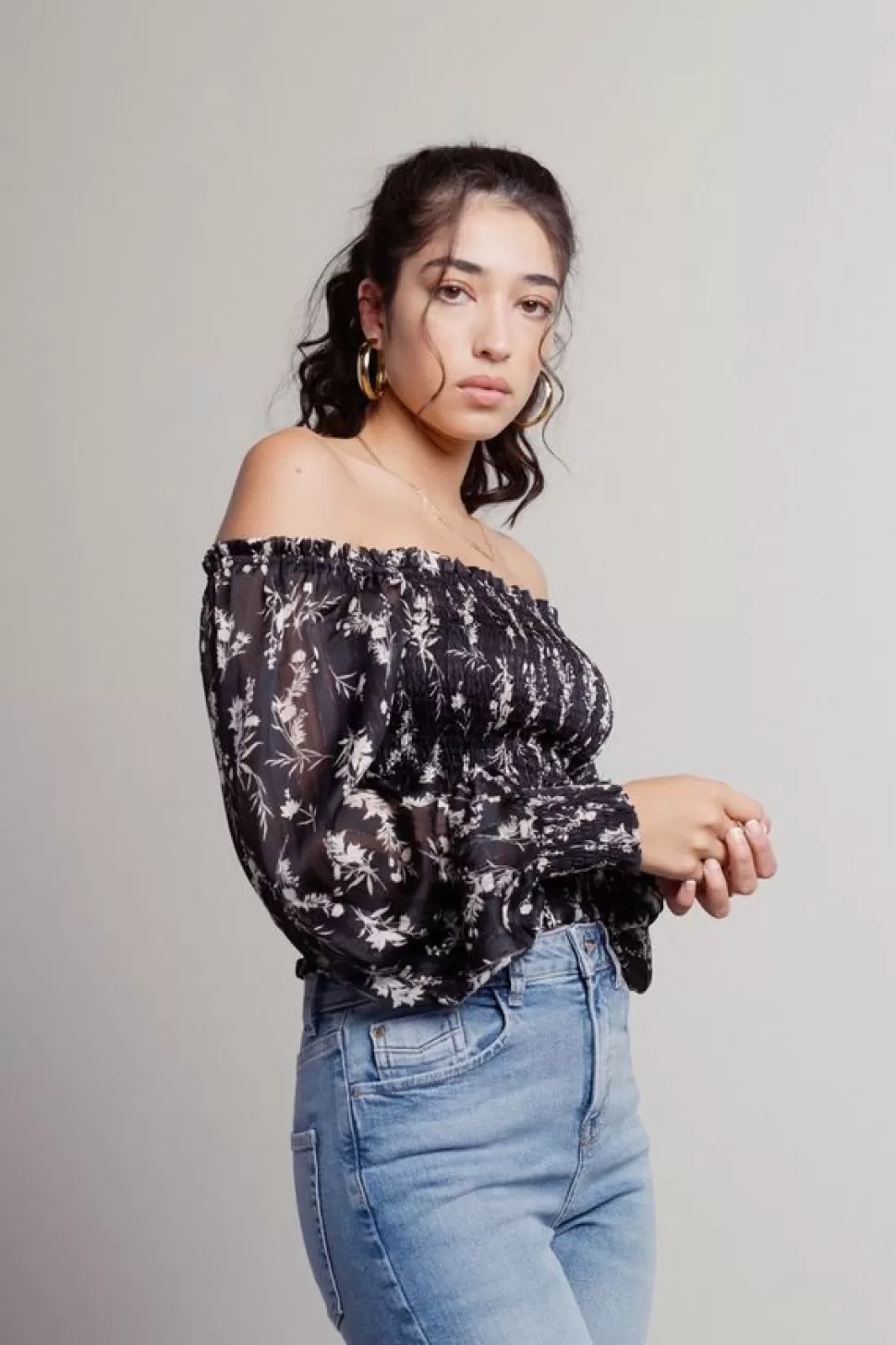 Off The Shoulder Tops*Tobi Phobos Floral Smocked Blouse Black