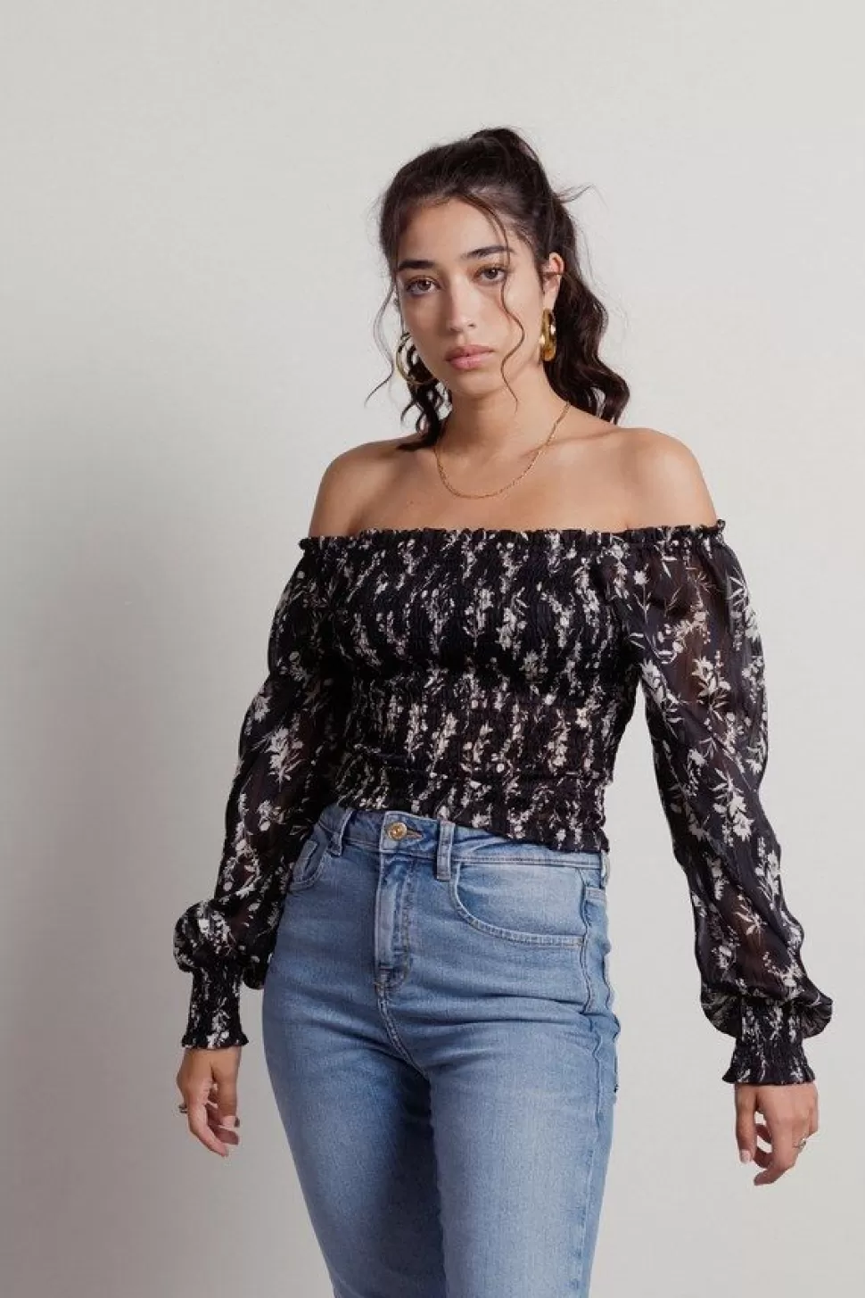 Off The Shoulder Tops*Tobi Phobos Floral Smocked Blouse Black