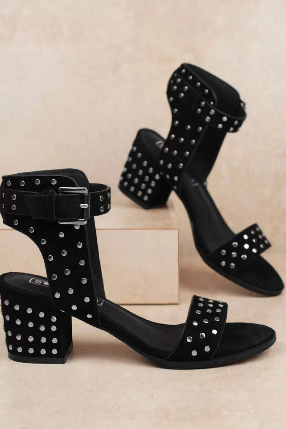 Shoes*Tobi Porter Stud Heel Black