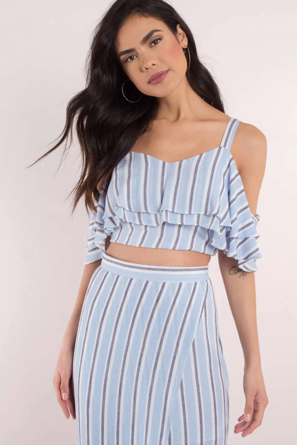 Going Out Tops*Tobi Quigley Ruffle Cold Shoulder Crop Top Blue Multi