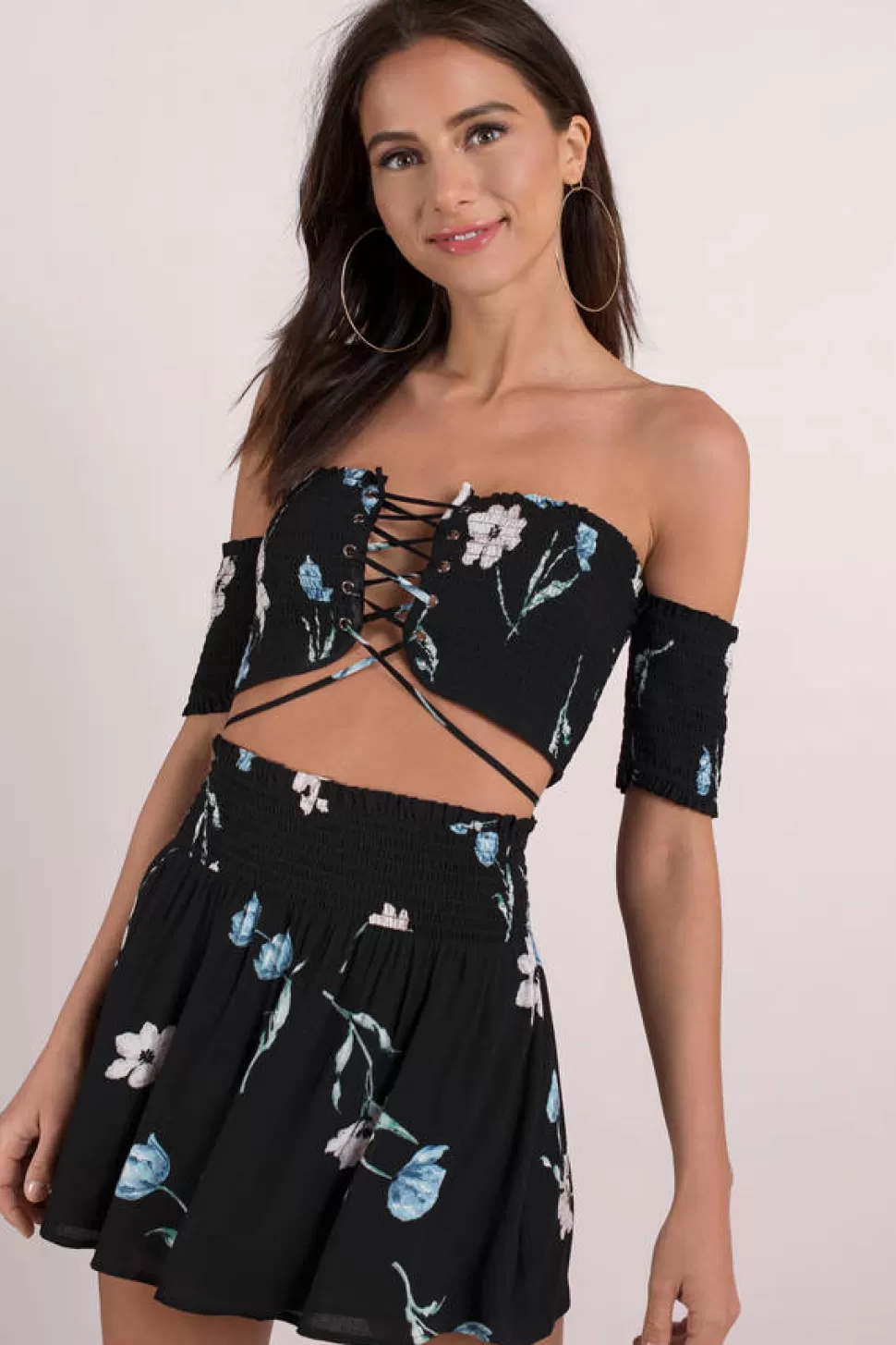 Off The Shoulder Tops*Tobi Sydney Lace Up Crop Top Black Multi