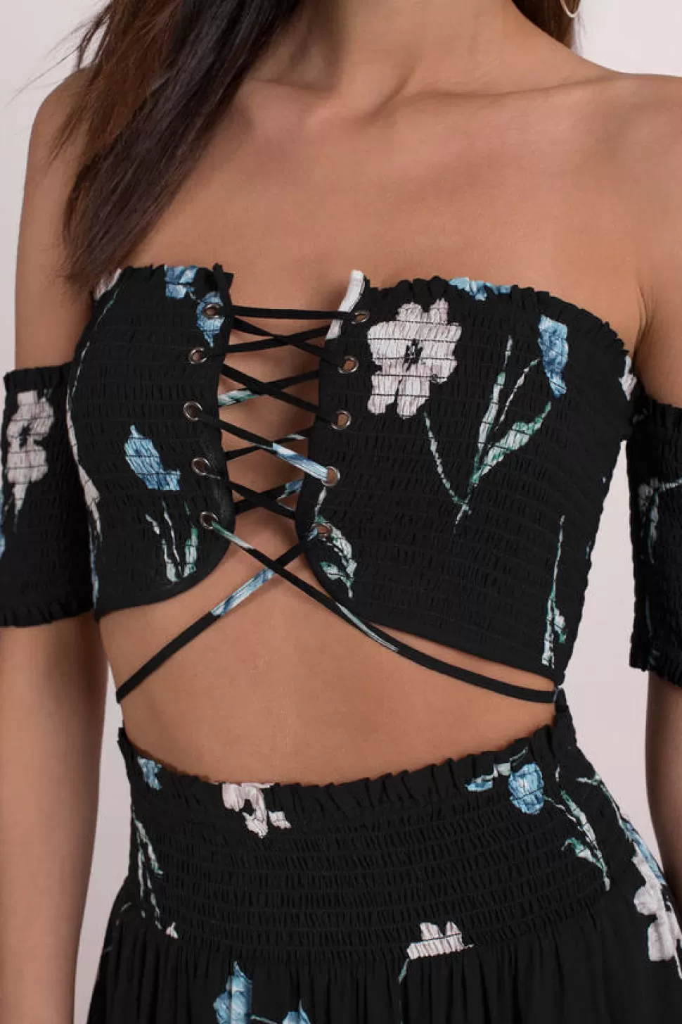 Off The Shoulder Tops*Tobi Sydney Lace Up Crop Top Black Multi