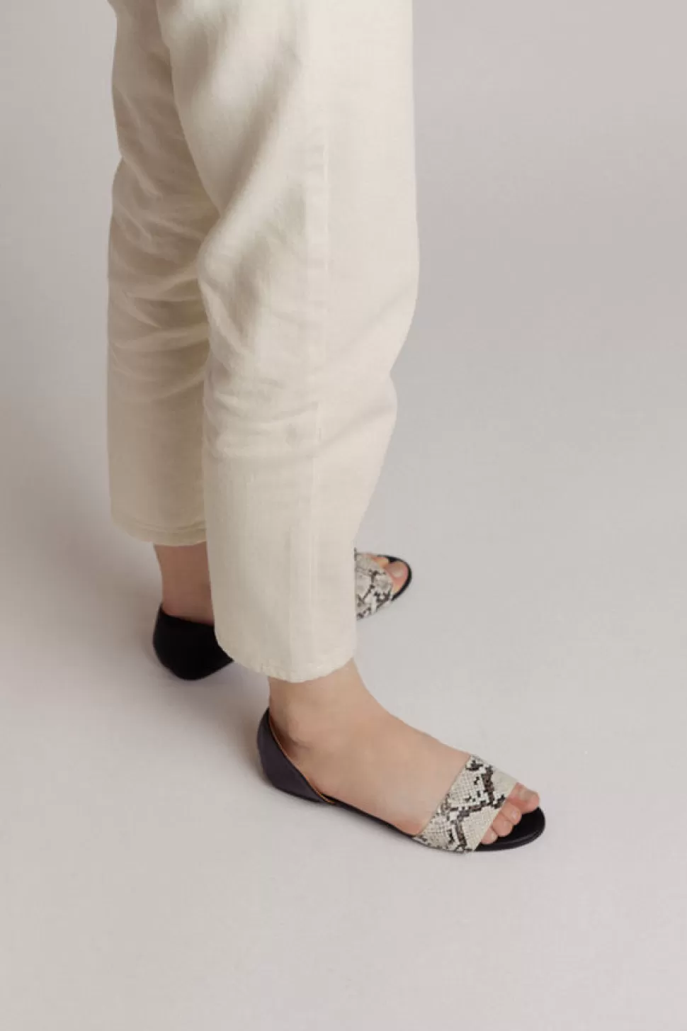 Shoes*Tobi Vada Faux Leather Snake Flats Ivory Black